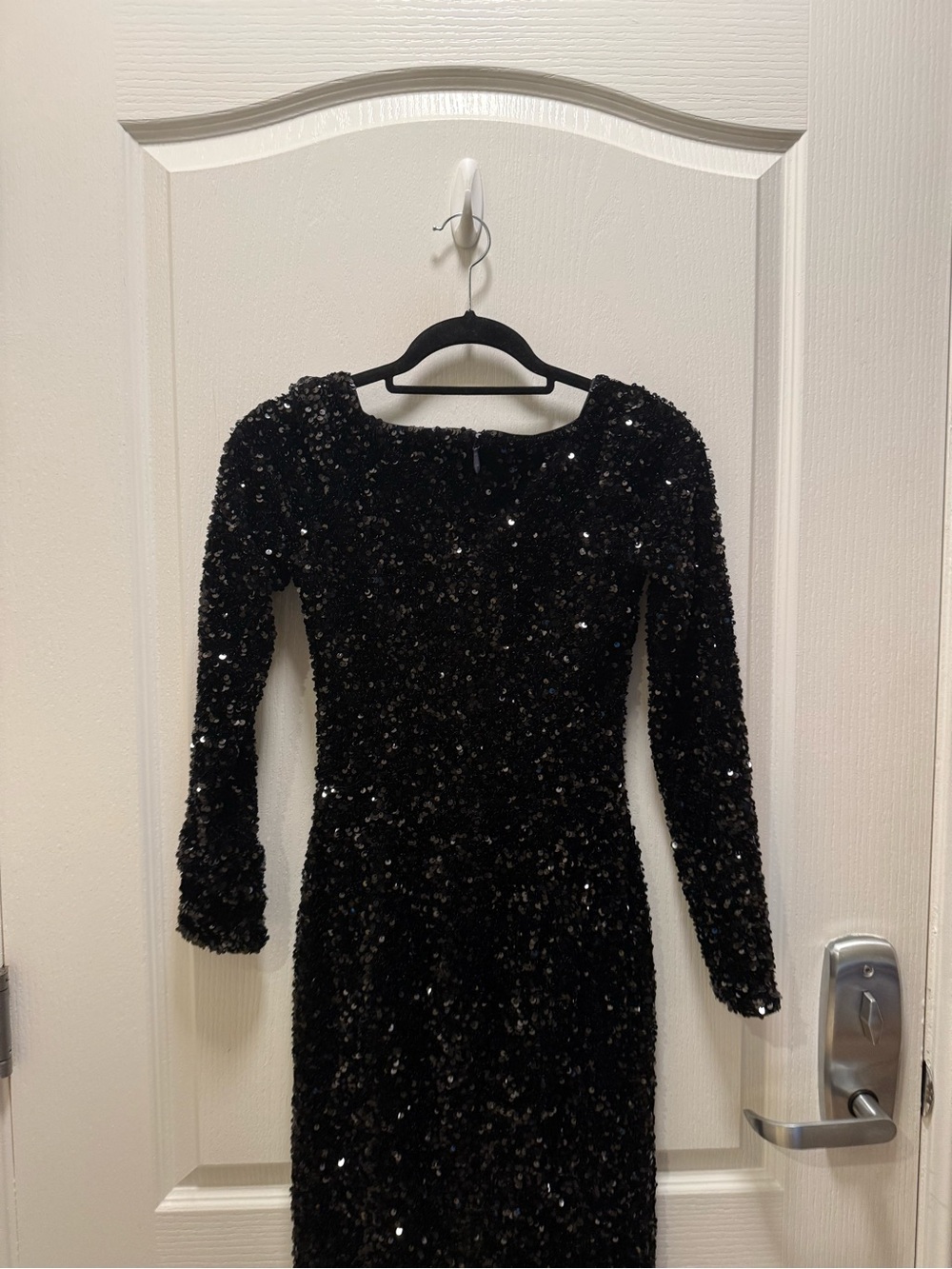 Helsi Jamie Square-Neck Sequin Velvet Column Gown in Black Size XS Preloved - Picture 4 of 7